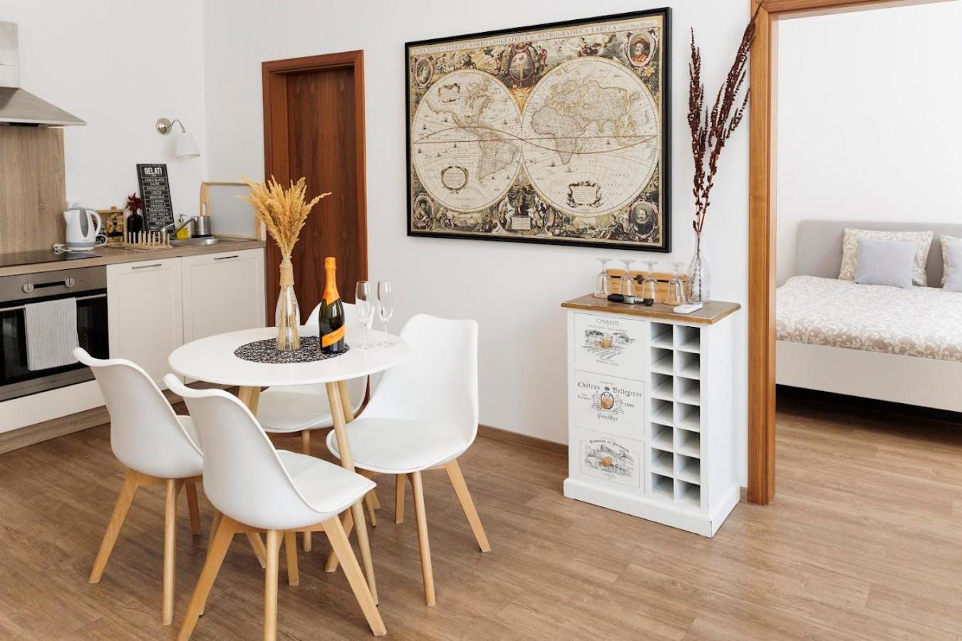 ברטיסלאבה Diamond Residence In Old Town With Free Parking מראה חיצוני תמונה