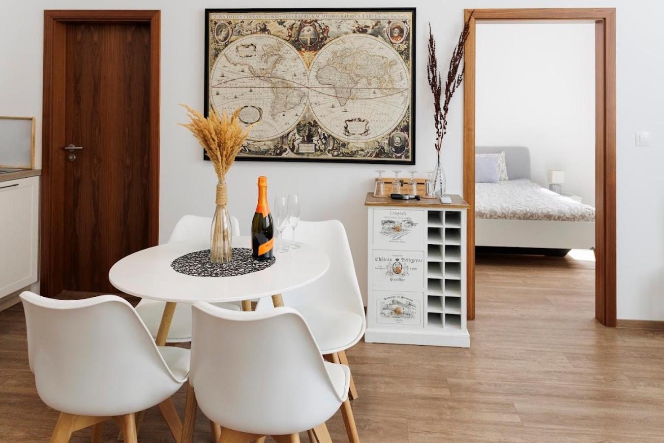 ברטיסלאבה Diamond Residence In Old Town With Free Parking מראה חיצוני תמונה