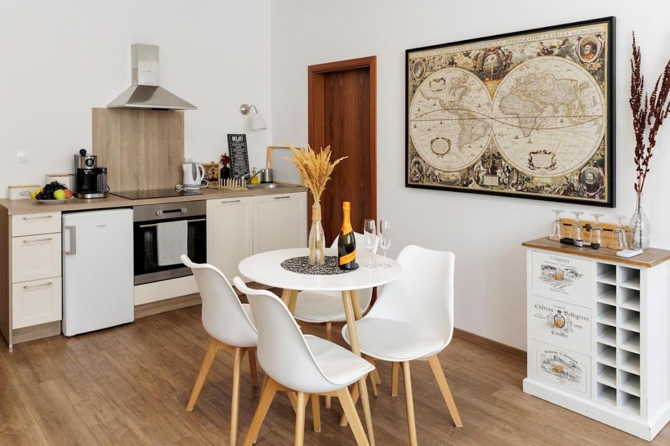ברטיסלאבה Diamond Residence In Old Town With Free Parking מראה חיצוני תמונה