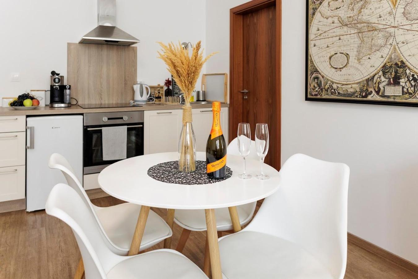 ברטיסלאבה Diamond Residence In Old Town With Free Parking מראה חיצוני תמונה